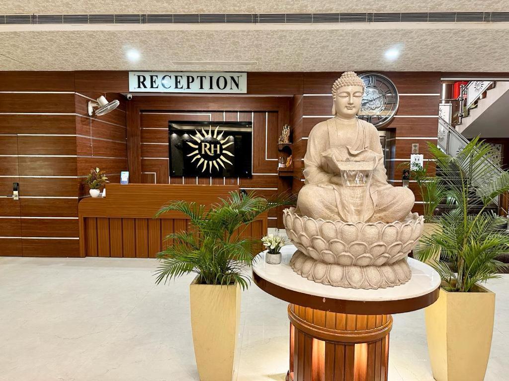 Royal Heritage Hotel & Resort Ayodhya Экстерьер фото