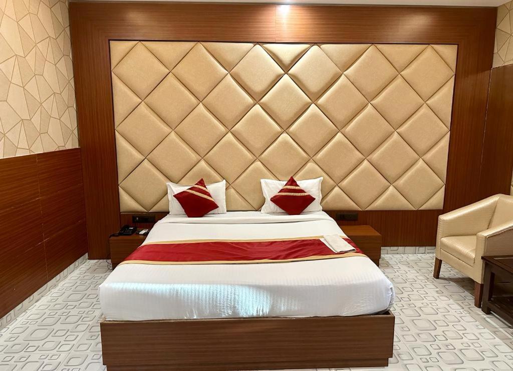 Royal Heritage Hotel & Resort Ayodhya Экстерьер фото