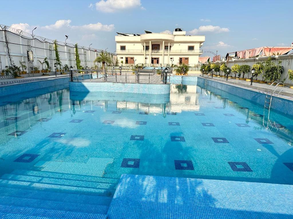 Royal Heritage Hotel & Resort Ayodhya Экстерьер фото