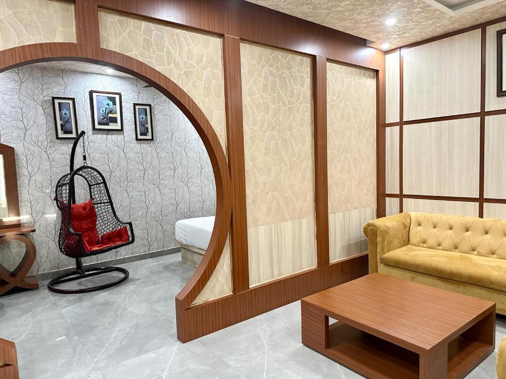 Royal Heritage Hotel & Resort Ayodhya Экстерьер фото
