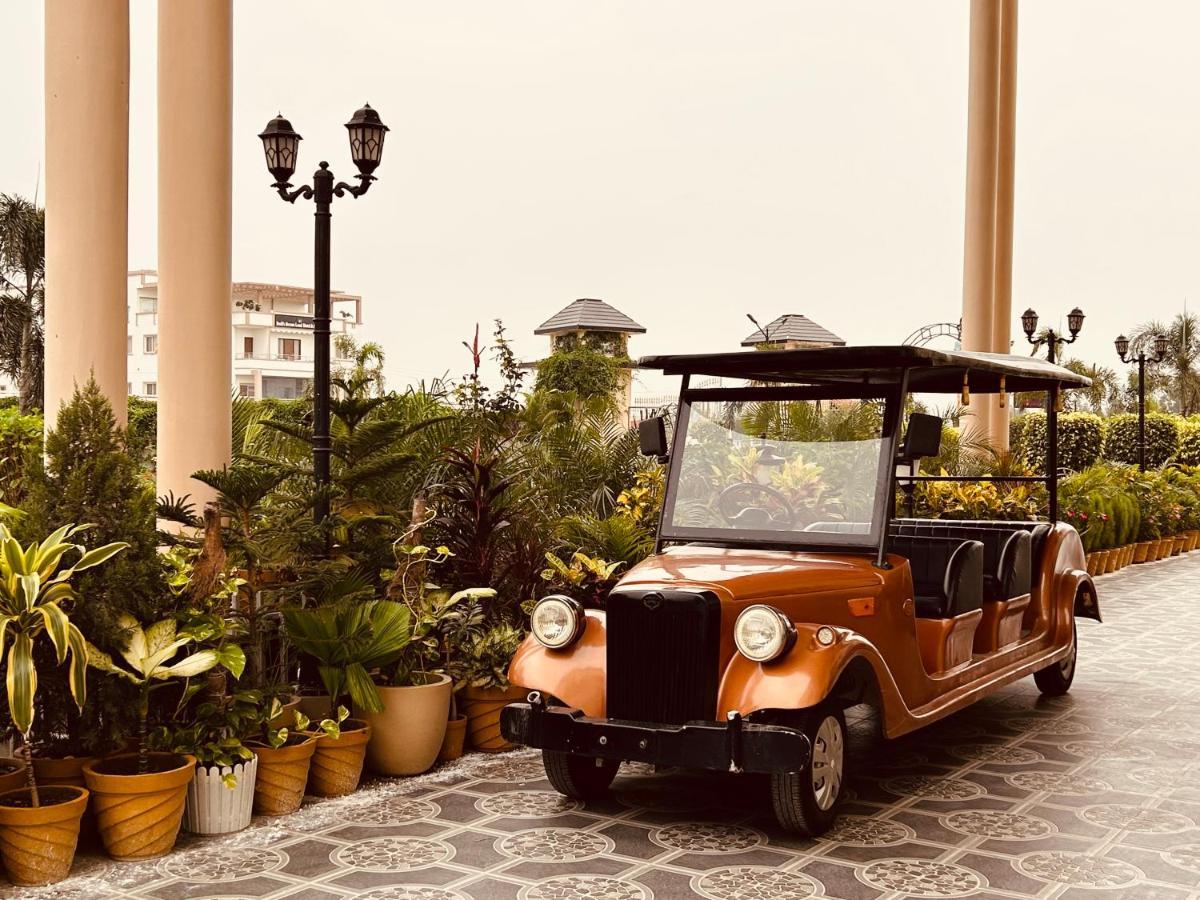 Royal Heritage Hotel & Resort Ayodhya Экстерьер фото
