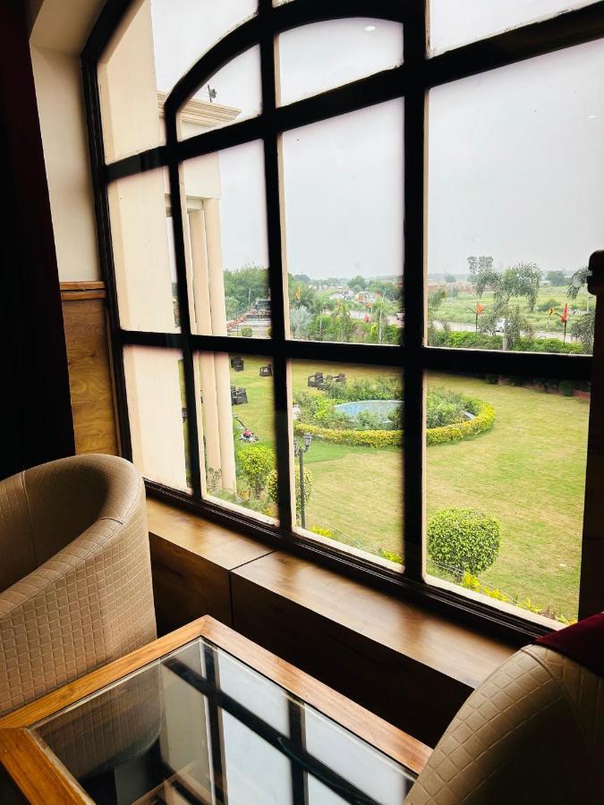 Royal Heritage Hotel & Resort Ayodhya Экстерьер фото